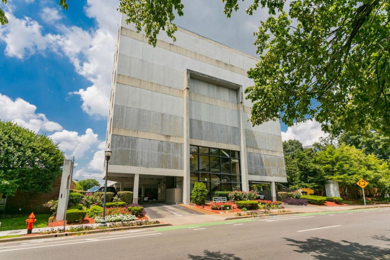 Apartment Two On Music Row That Sleeps 14 With Pool And Parking Nashville