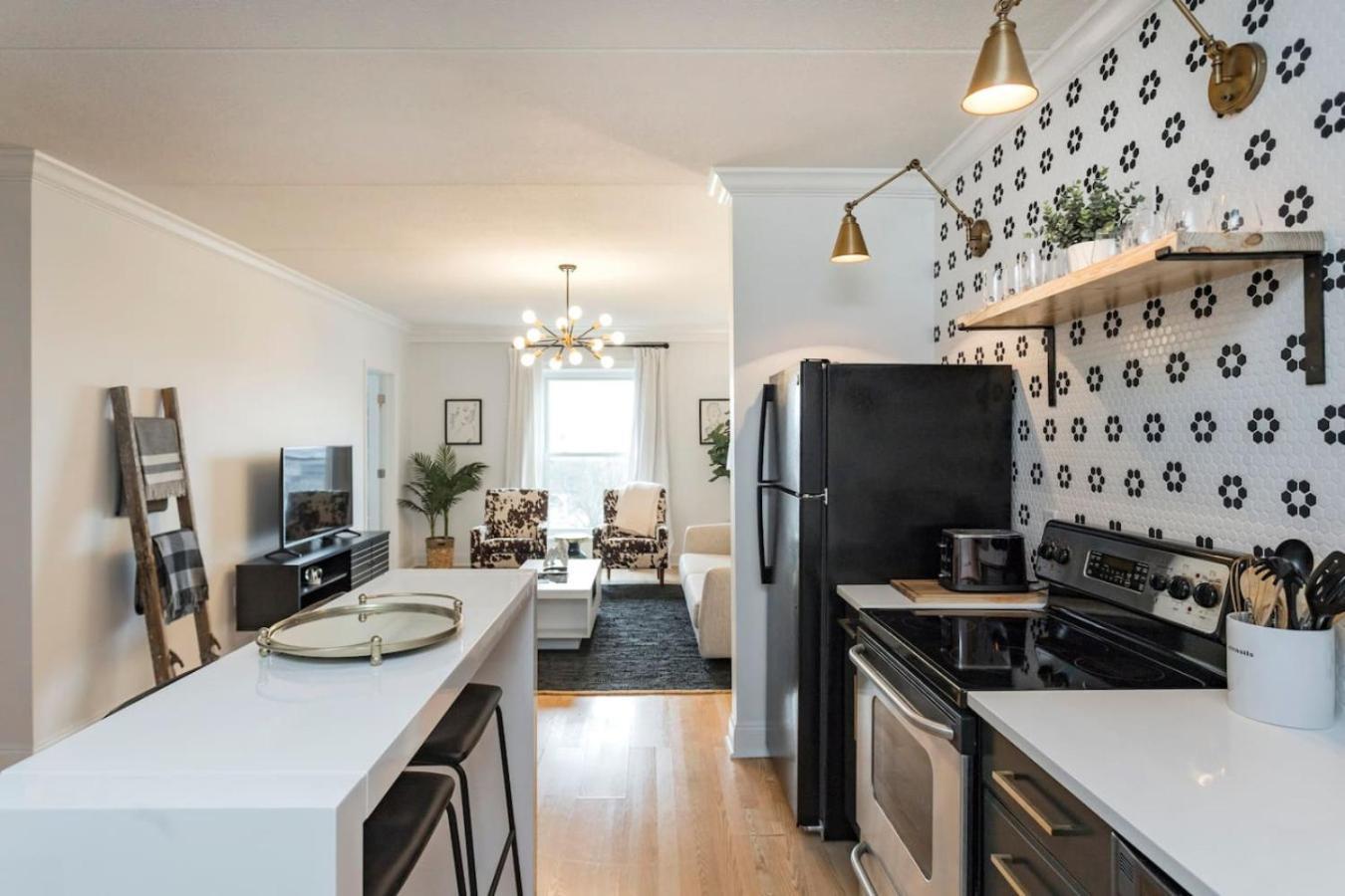 Apartment Two On Music Row That Sleeps 14 With Pool And Parking Nashville