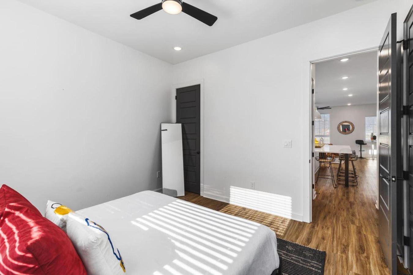 Holiday home Two Adjacent Homes Sleeps 24 Only 3 Miles To Broadway Nashville