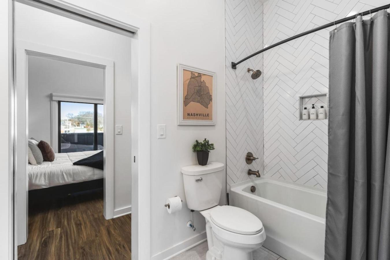 Two Adjacent Homes Sleeps 24 Only 3 Miles To Broadway Nashville