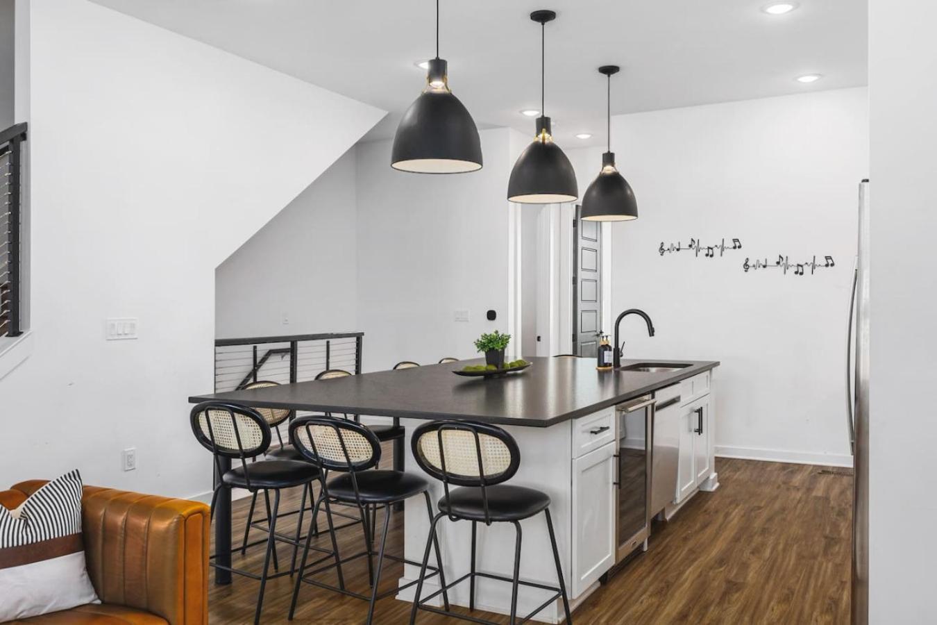 Two Adjacent Homes Sleeps 24 Only 3 Miles To Broadway Holiday home Nashville