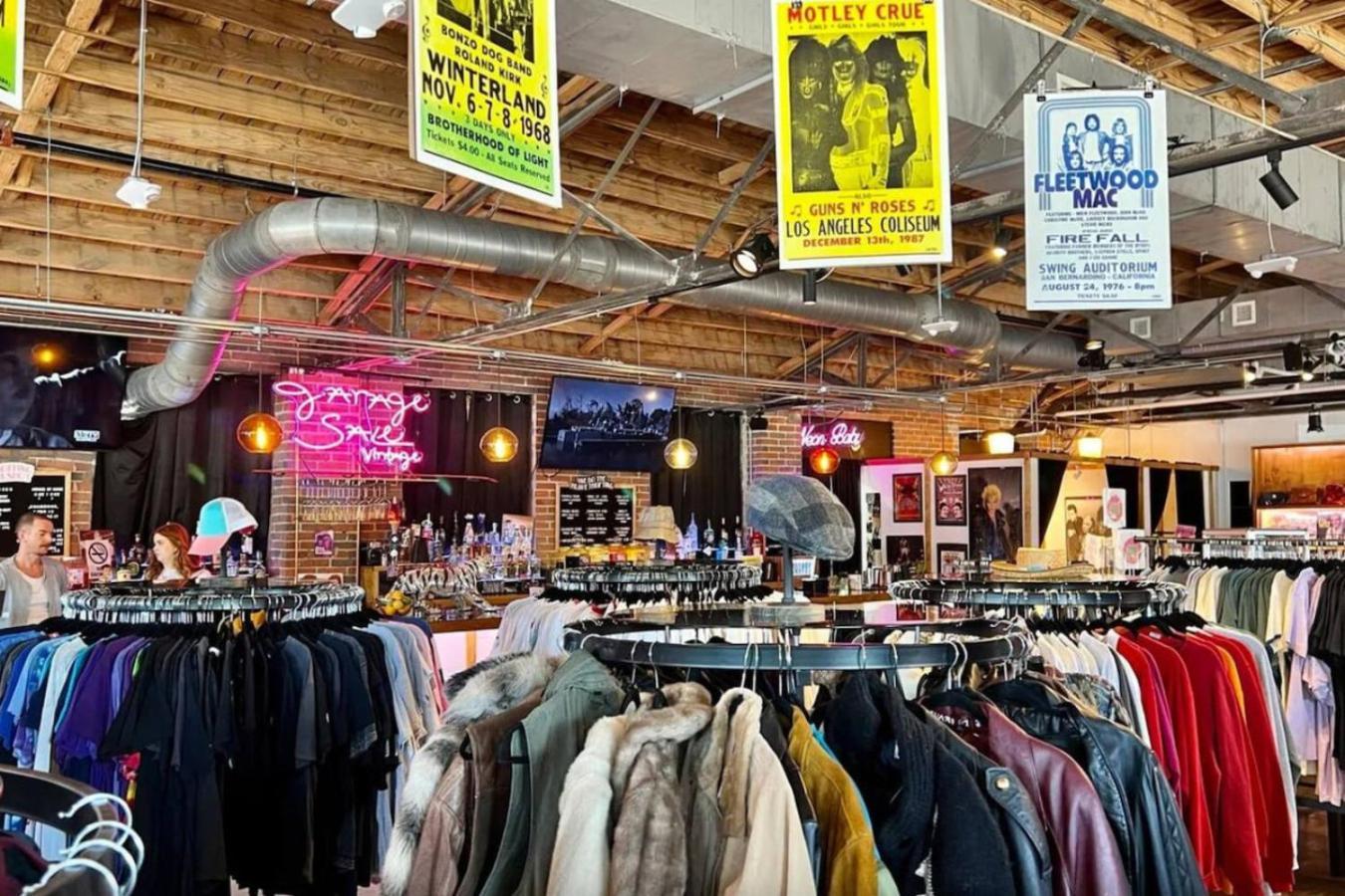Two Adjacent Homes Sleeps 24 Only 3 Miles To Broadway Nashville