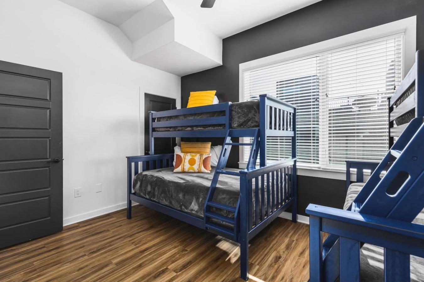 Two Adjacent Homes Sleeps 24 Only 3 Miles To Broadway * Nashville