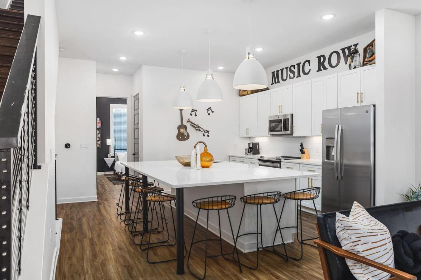 Two Adjacent Homes Sleeps 24 Only 3 Miles To Broadway Holiday home Nashville
