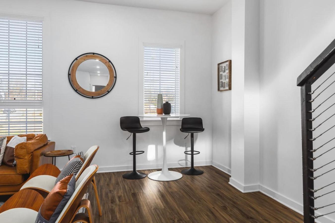 Two Adjacent Homes Sleeps 24 Only 3 Miles To Broadway Nashville