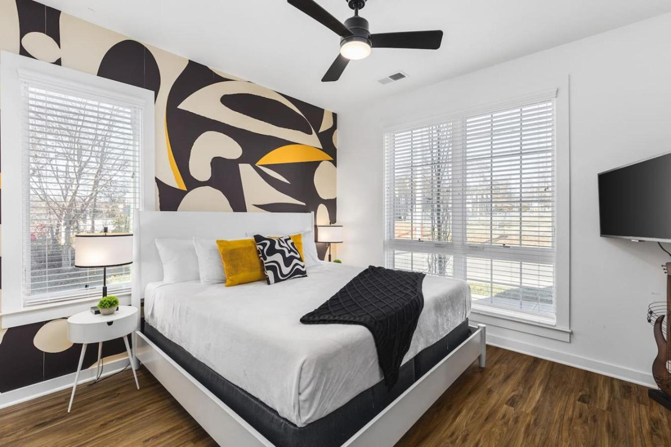 Two Adjacent Homes Sleeps 24 Only 3 Miles To Broadway