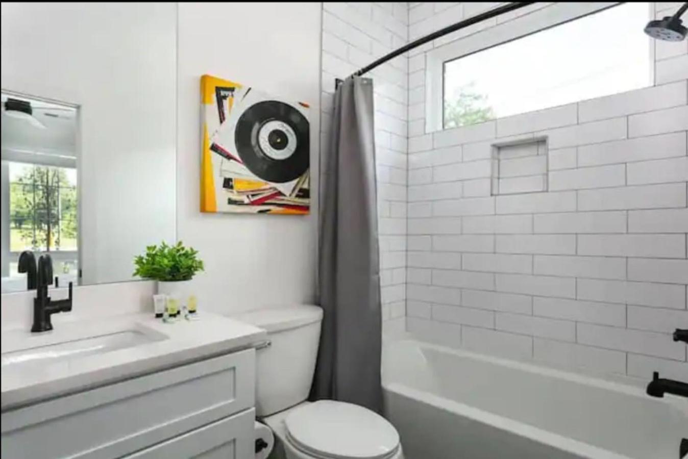 Two Adjacent Homes Sleeps 24 Only 3 Miles To Broadway Holiday home Nashville