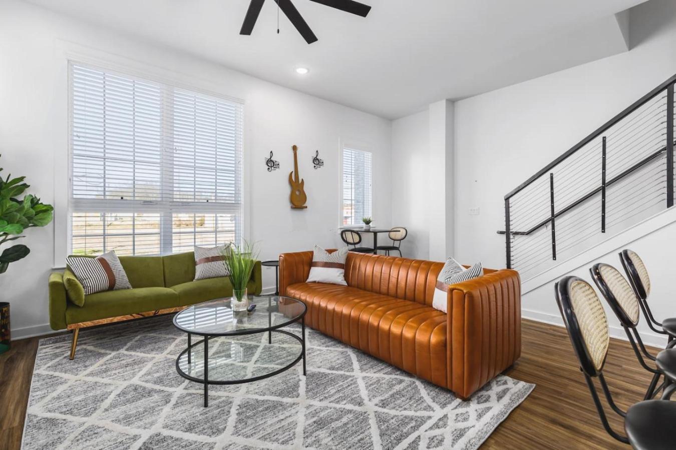 Two Adjacent Homes Sleeps 24 Only 3 Miles To Broadway Holiday home Nashville