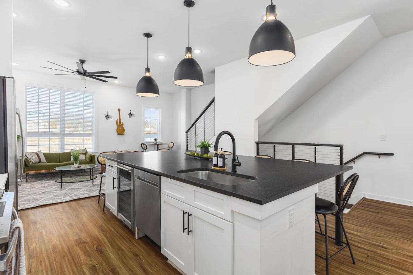 Two Adjacent Homes Sleeps 24 Only 3 Miles To Broadway * Nashville