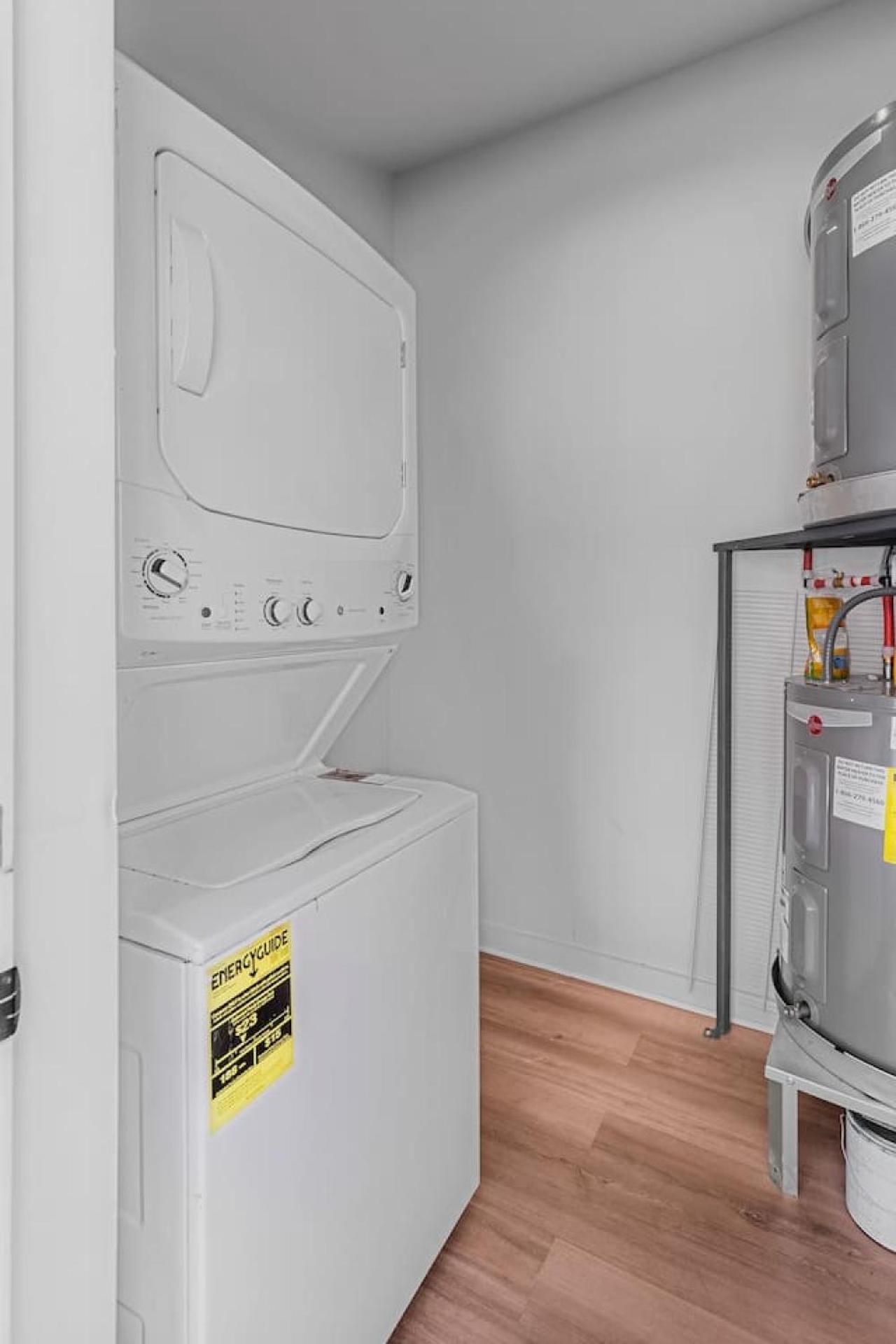 Vibrant Multi Building That Sleeps 48 With 7 Units