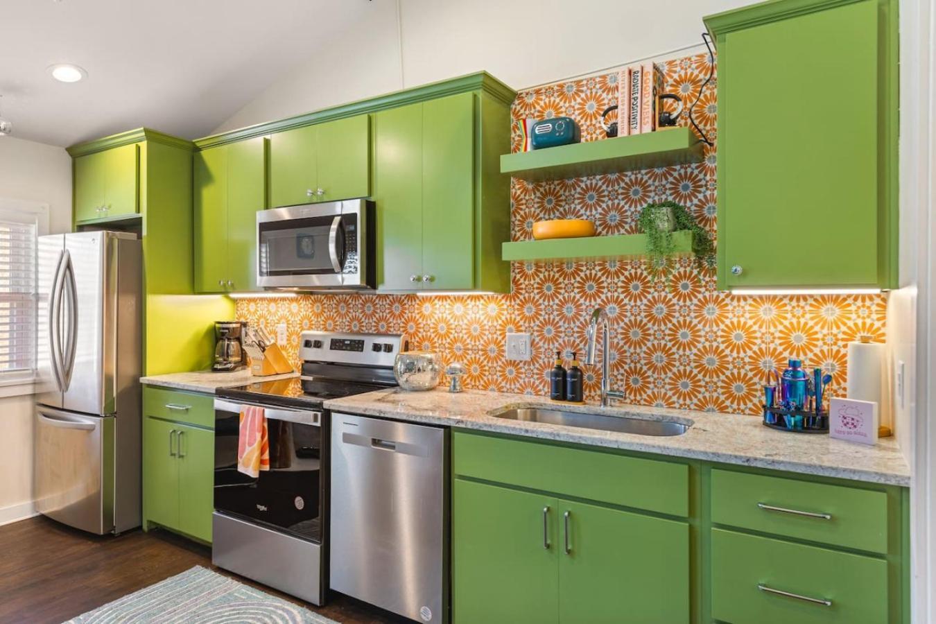 Vibrant Multi Building That Sleeps 48 With 7 Units Nashville