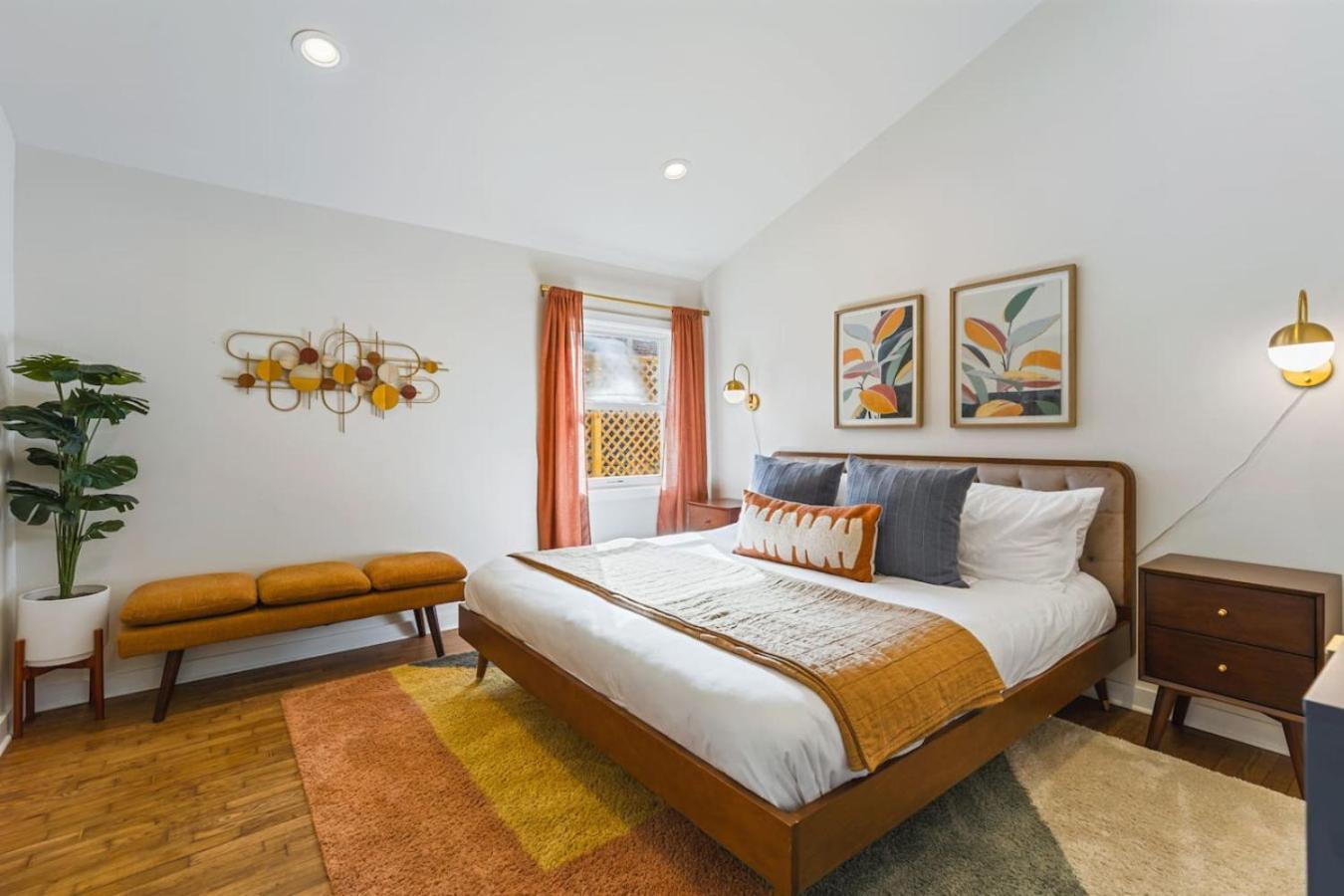 Vibrant Multi Building That Sleeps 48 With 7 Units * Nashville