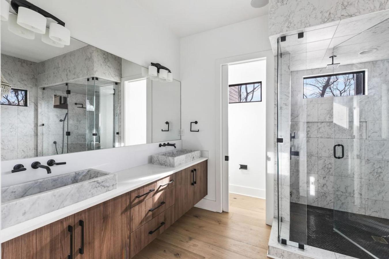 Luxury In Hills With Garage And Walk To The Park Nashville