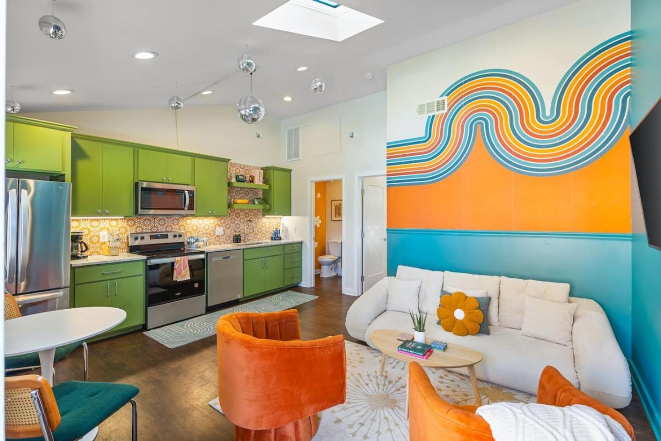 Vibrant Multi Building That Sleeps 48 With 7 Units * Nashville