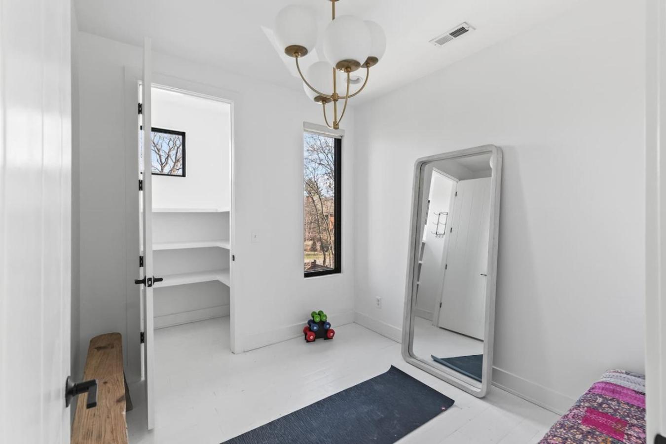 Luxury In Hills With Garage And Walk To The Park Holiday home