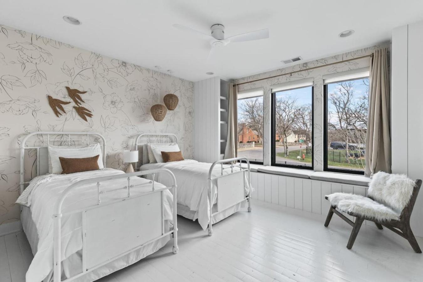 Holiday home Luxury In Hills With Garage And Walk To The Park *