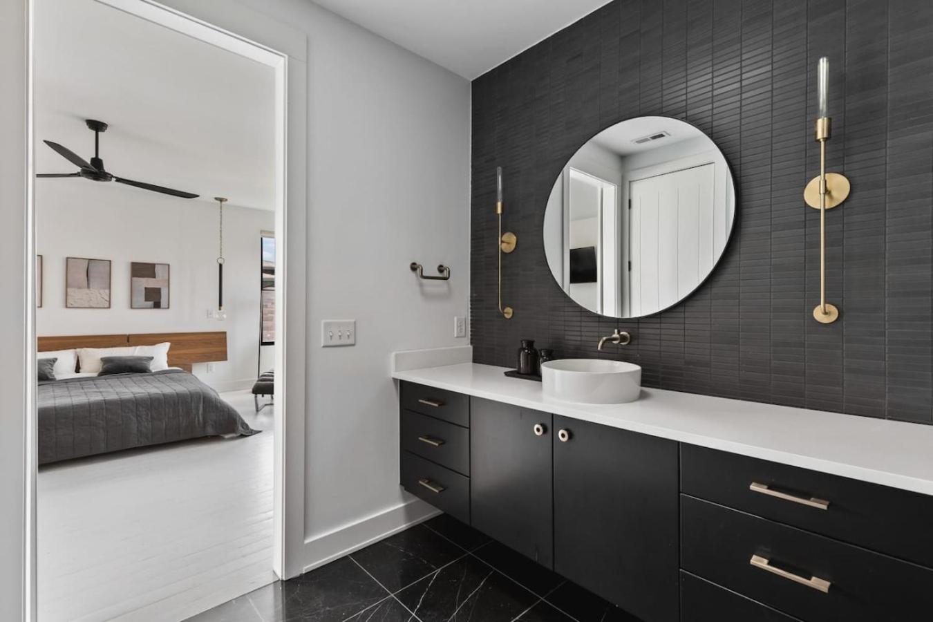 Luxury In Hills With Garage And Walk To The Park Nashville