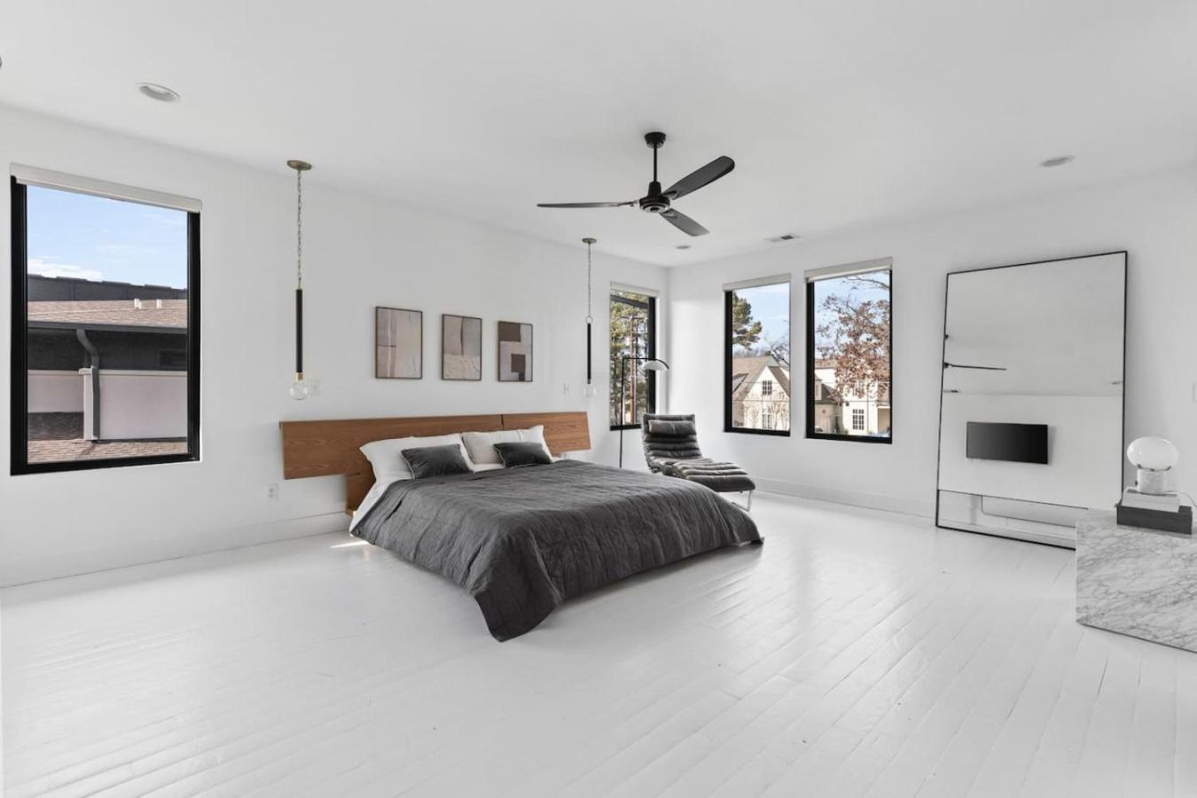 Luxury In Hills With Garage And Walk To The Park Holiday home *