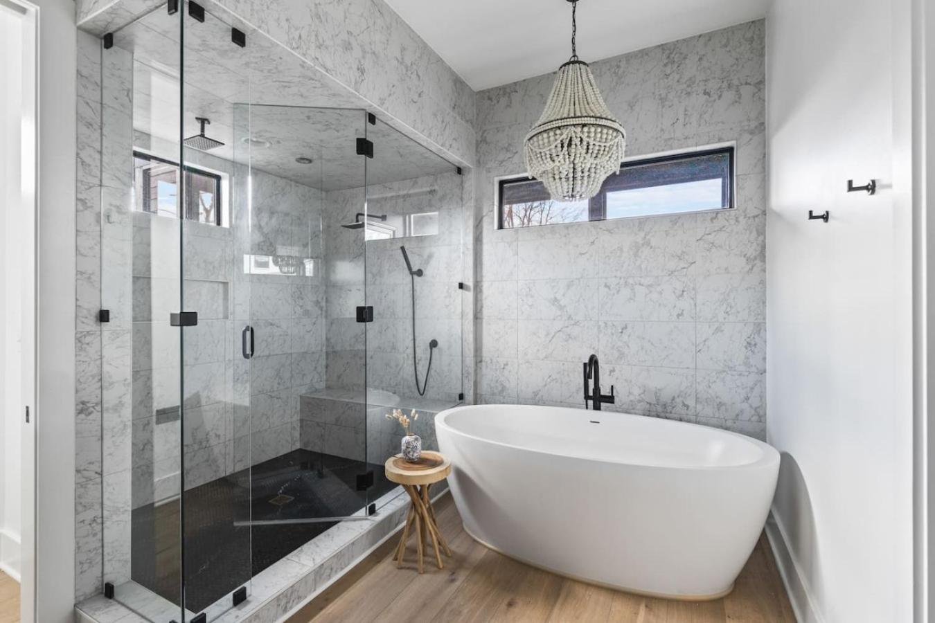 Luxury In Hills With Garage And Walk To The Park Nashville