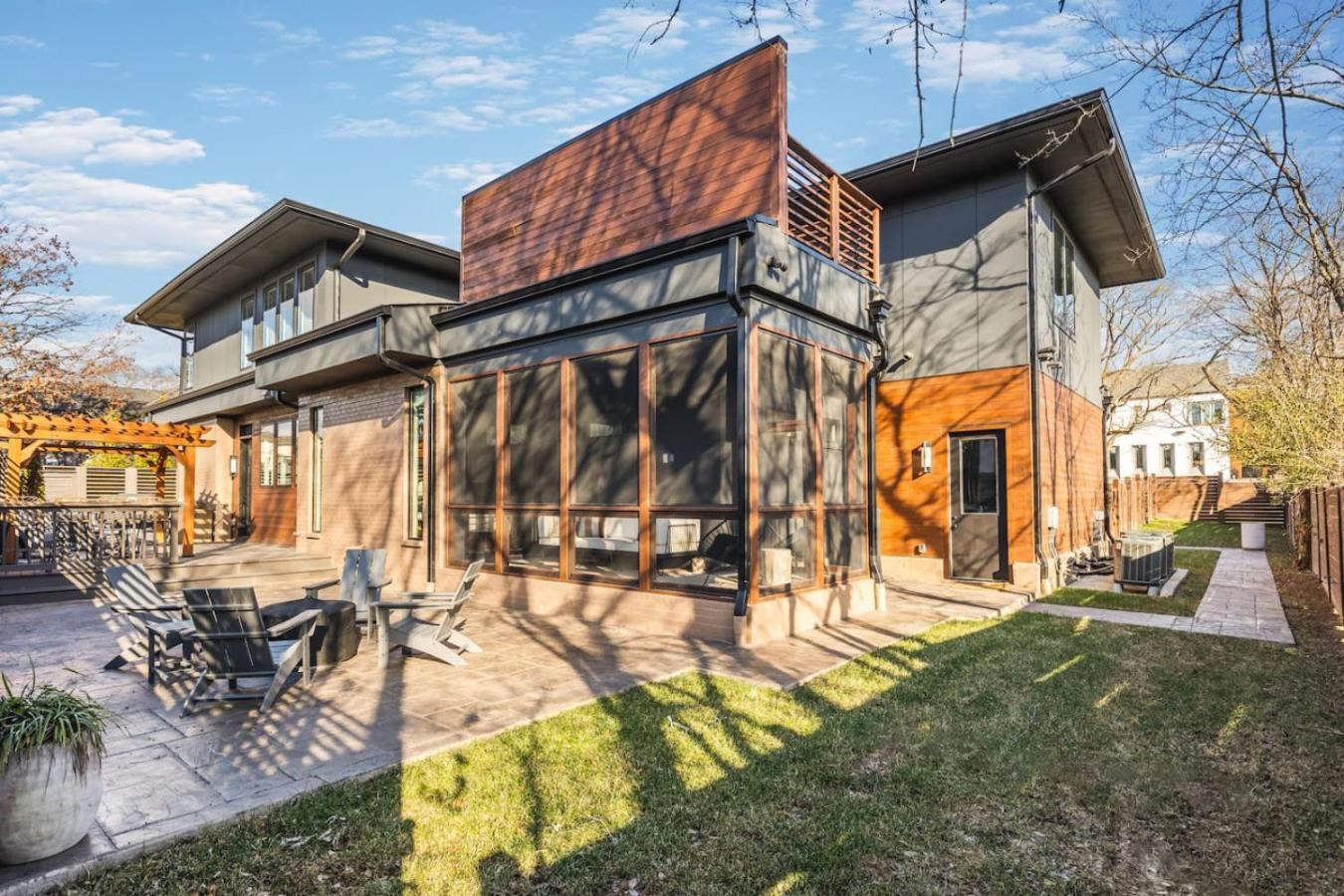 Holiday home Luxury In Hills With Garage And Walk To The Park