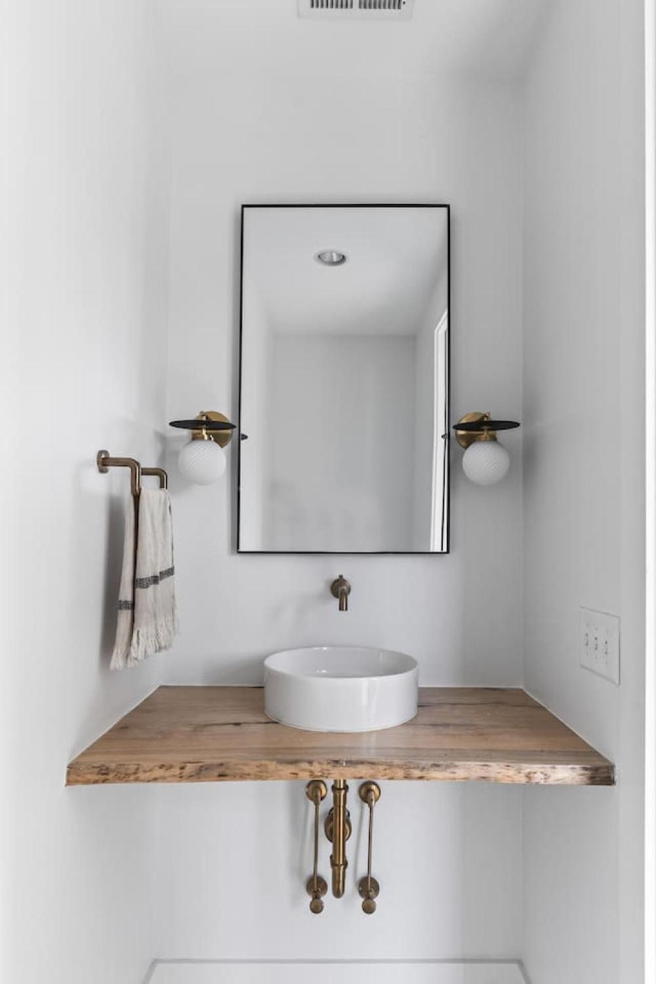 Luxury In Hills With Garage And Walk To The Park