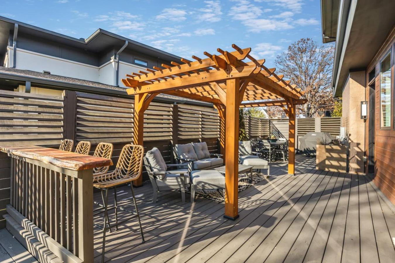 Luxury In Hills With Garage And Walk To The Park Nashville