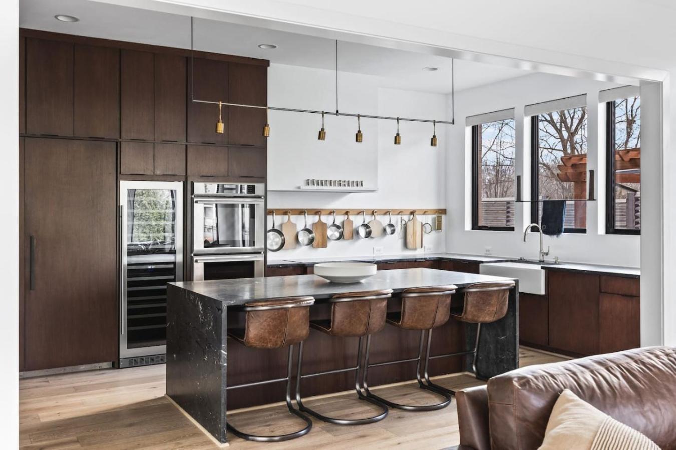 Luxury In Hills With Garage And Walk To The Park Holiday home