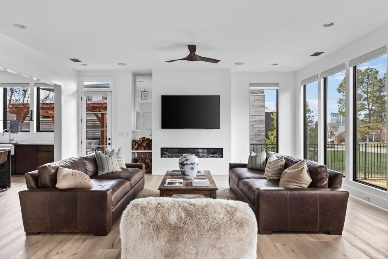 Luxury In Hills With Garage And Walk To The Park Holiday home