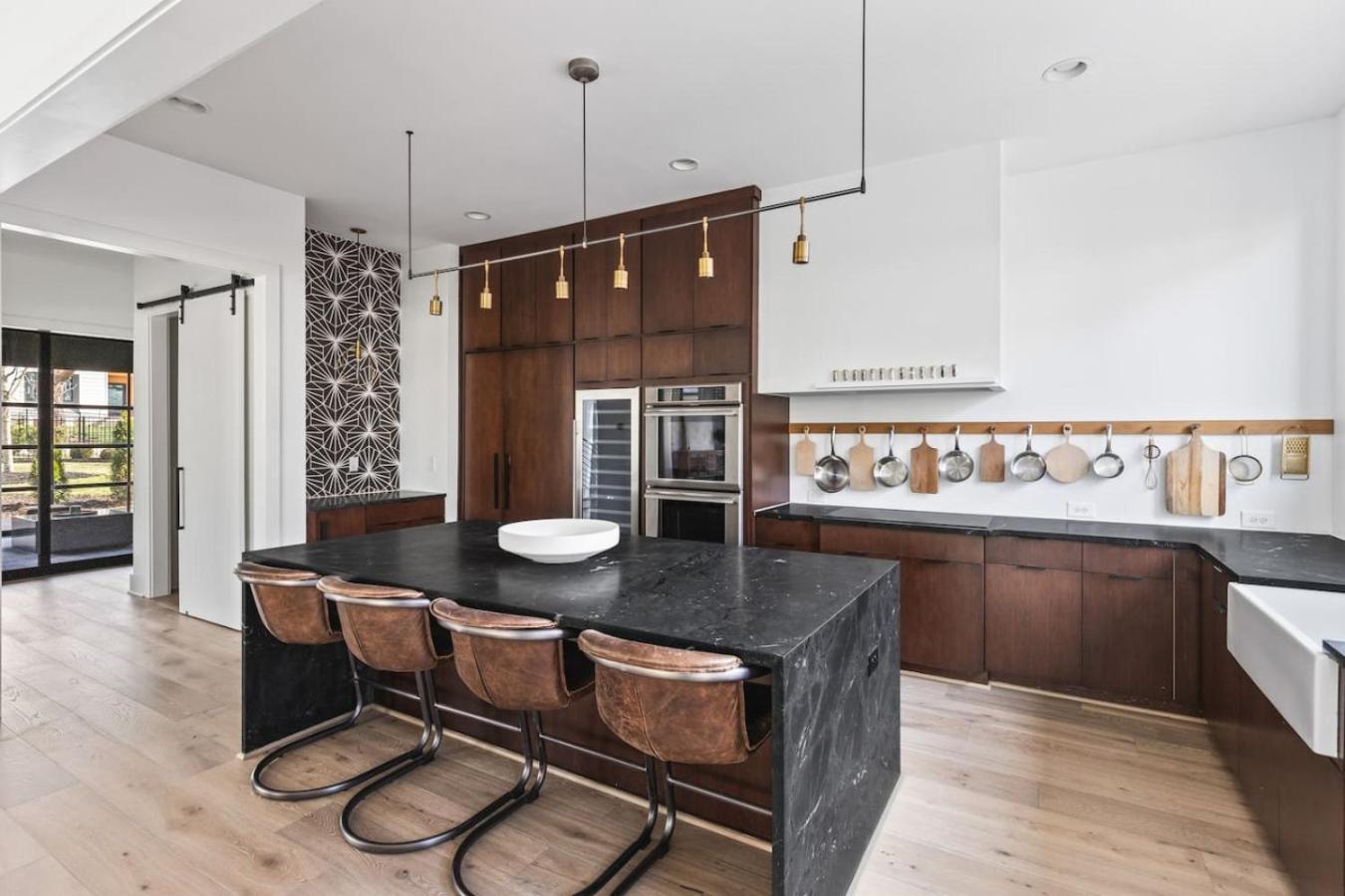 Luxury In Hills With Garage And Walk To The Park Holiday home *