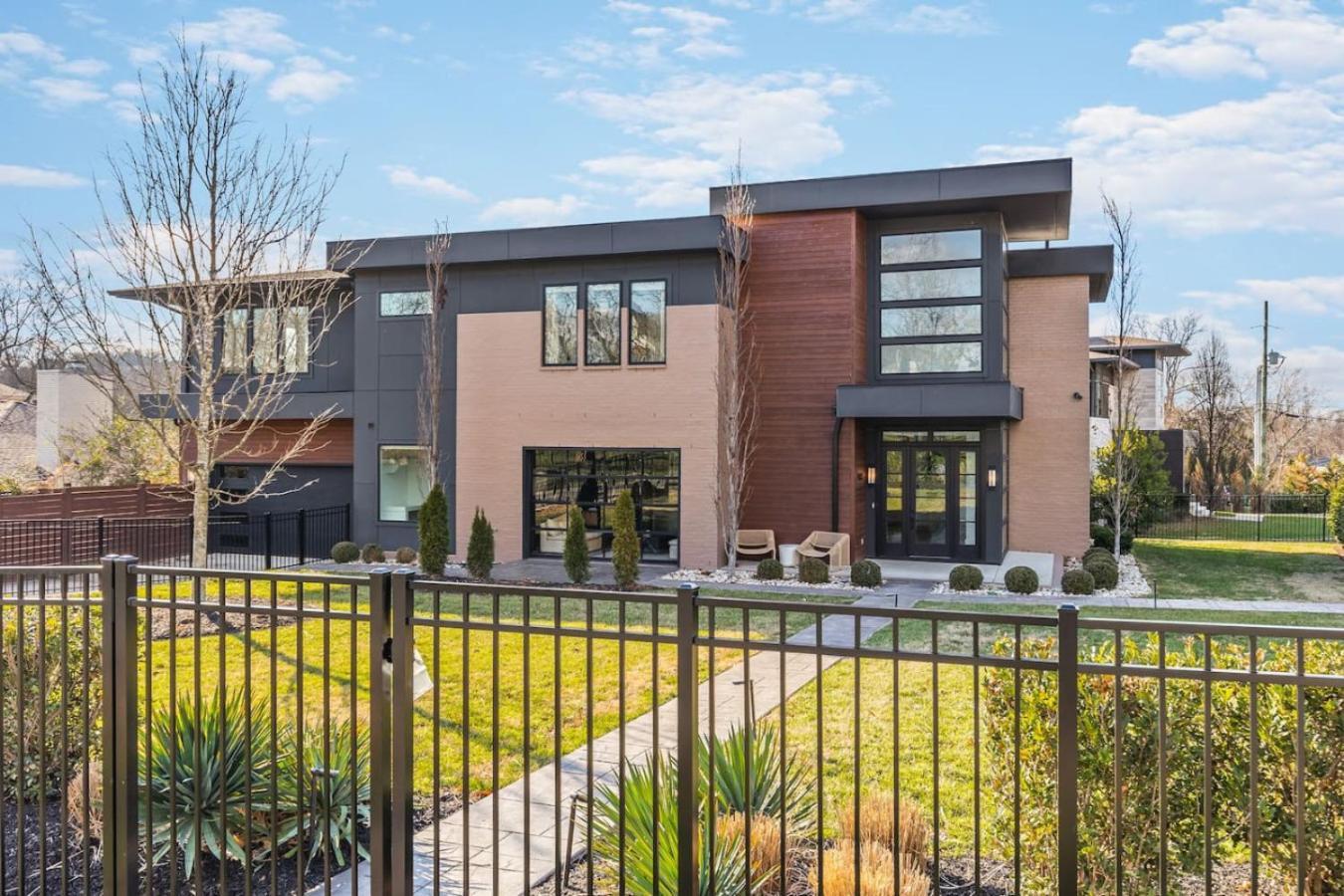 Holiday home Luxury In Hills With Garage And Walk To The Park *