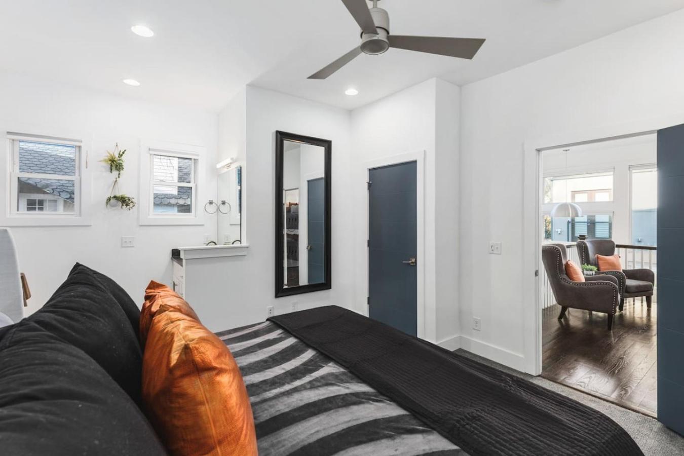 Two Adjacent Homes In 12 South And Belmont Area Sleeps 20 People Nashville