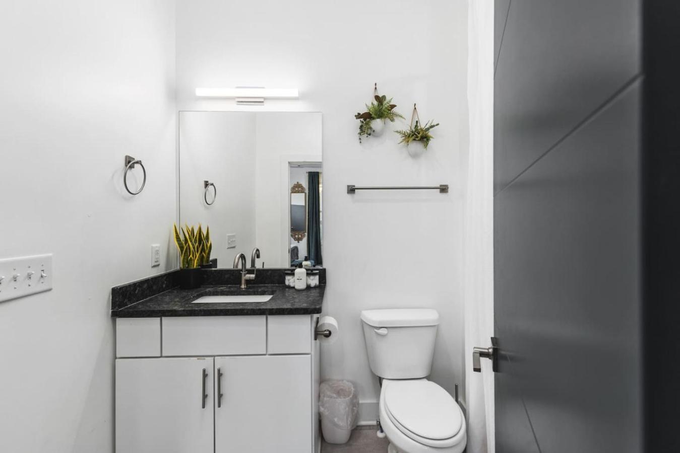 Two Adjacent Homes In 12 South And Belmont Area Sleeps 20 People Holiday home Nashville
