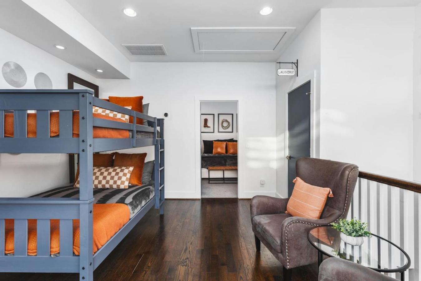 Two Adjacent Homes In 12 South And Belmont Area Sleeps 20 People