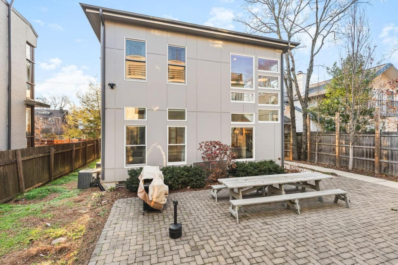 Two Adjacent Homes In 12 South And Belmont Area Sleeps 20 People Holiday home *