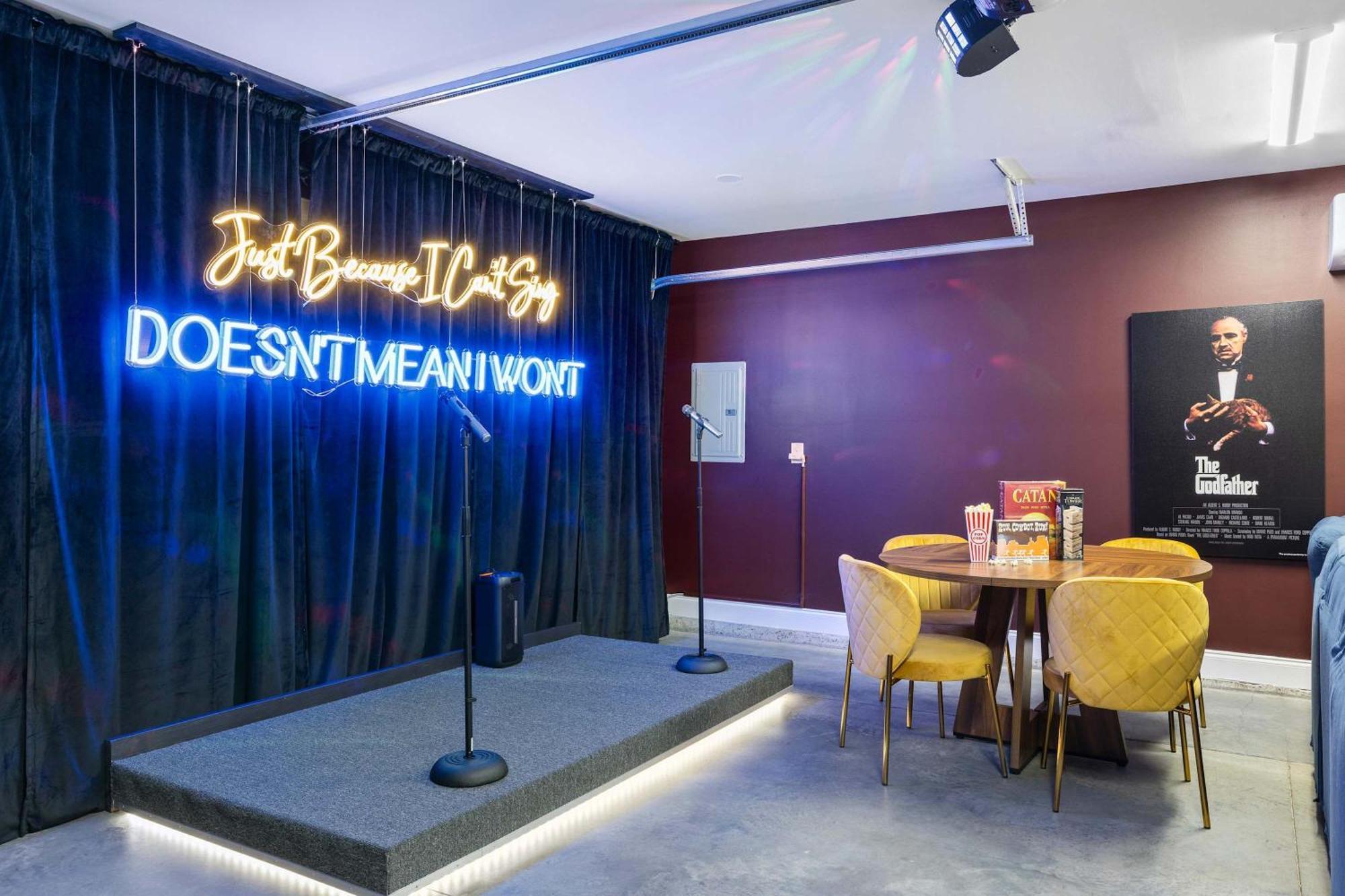 The Morrison - Karaoke Theater Backyard Oasis *