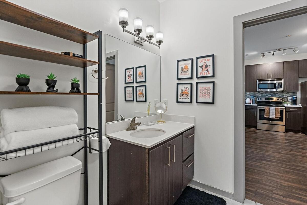 Mid-century Charm In Midtown Apartment