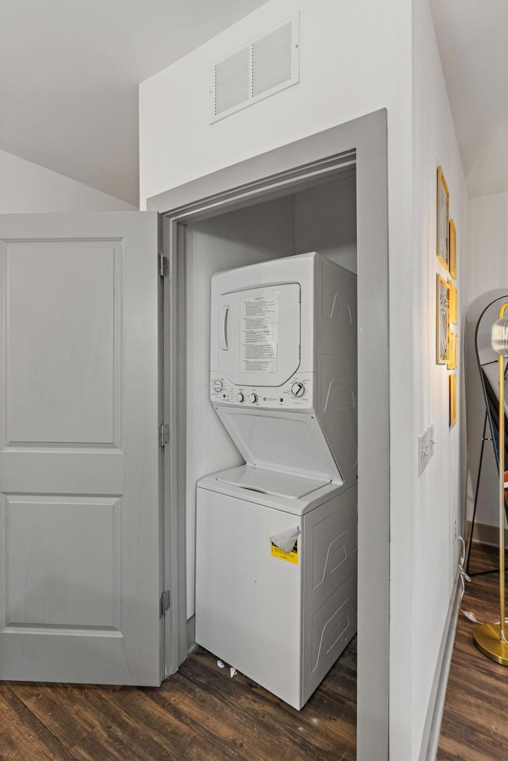 Mid-century Charm In Midtown Nashville