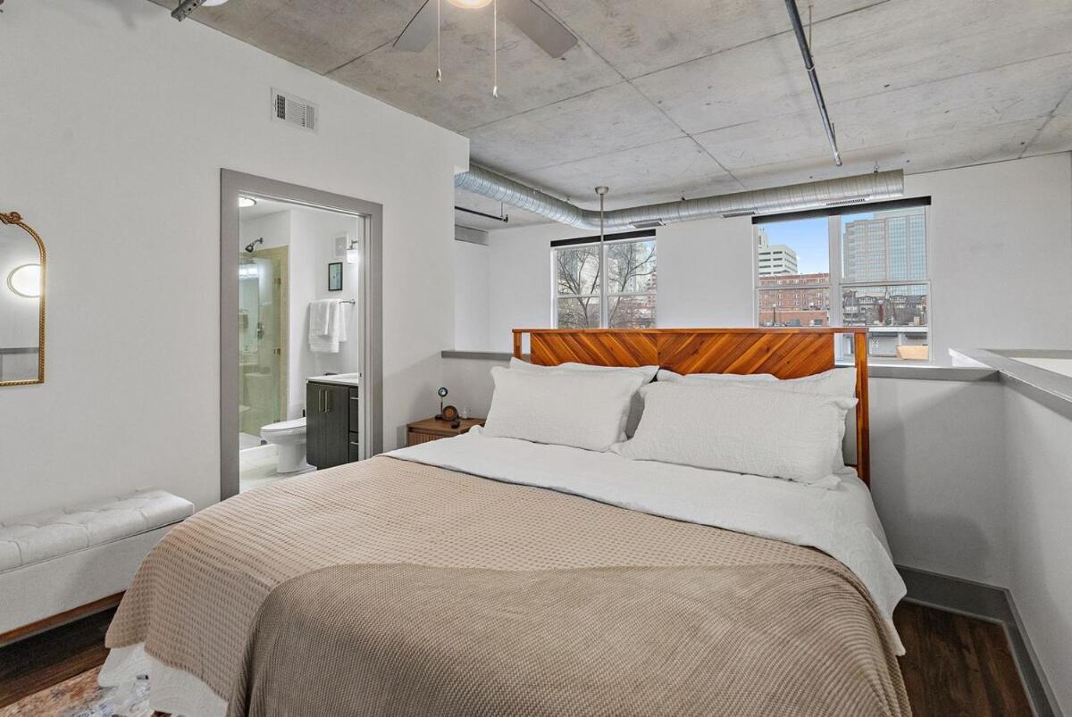 Cozy & Stylish Loft In Midtown Apartment *