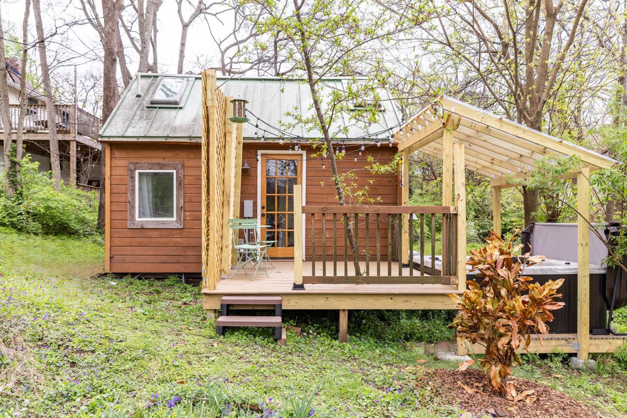 Holiday home Dreamy Tiny House With Hot Tub And Garden Patio