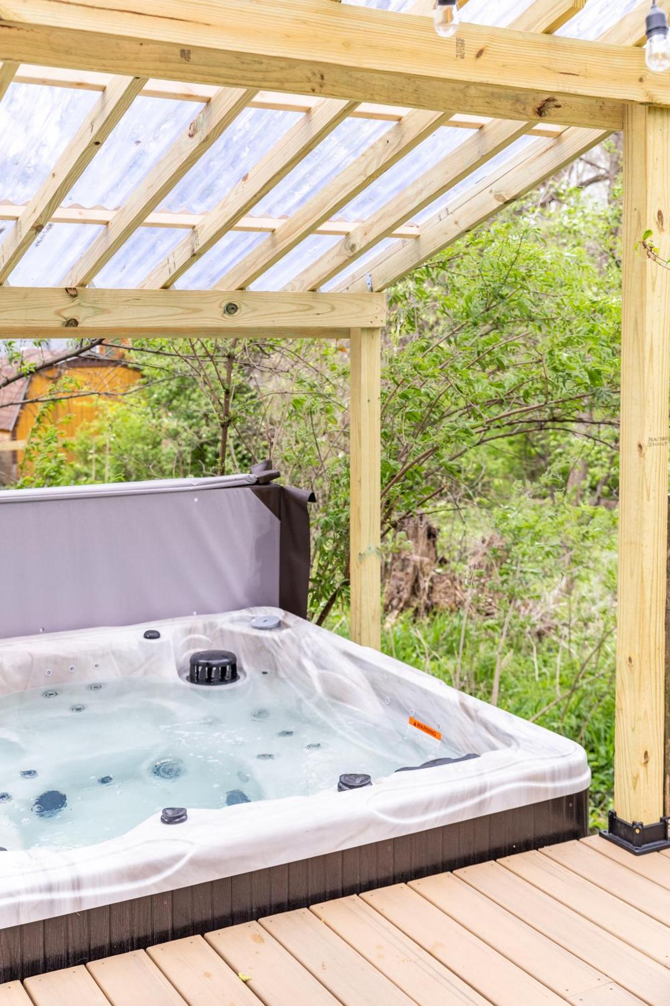 Dreamy Tiny House With Hot Tub And Garden Patio Holiday home *