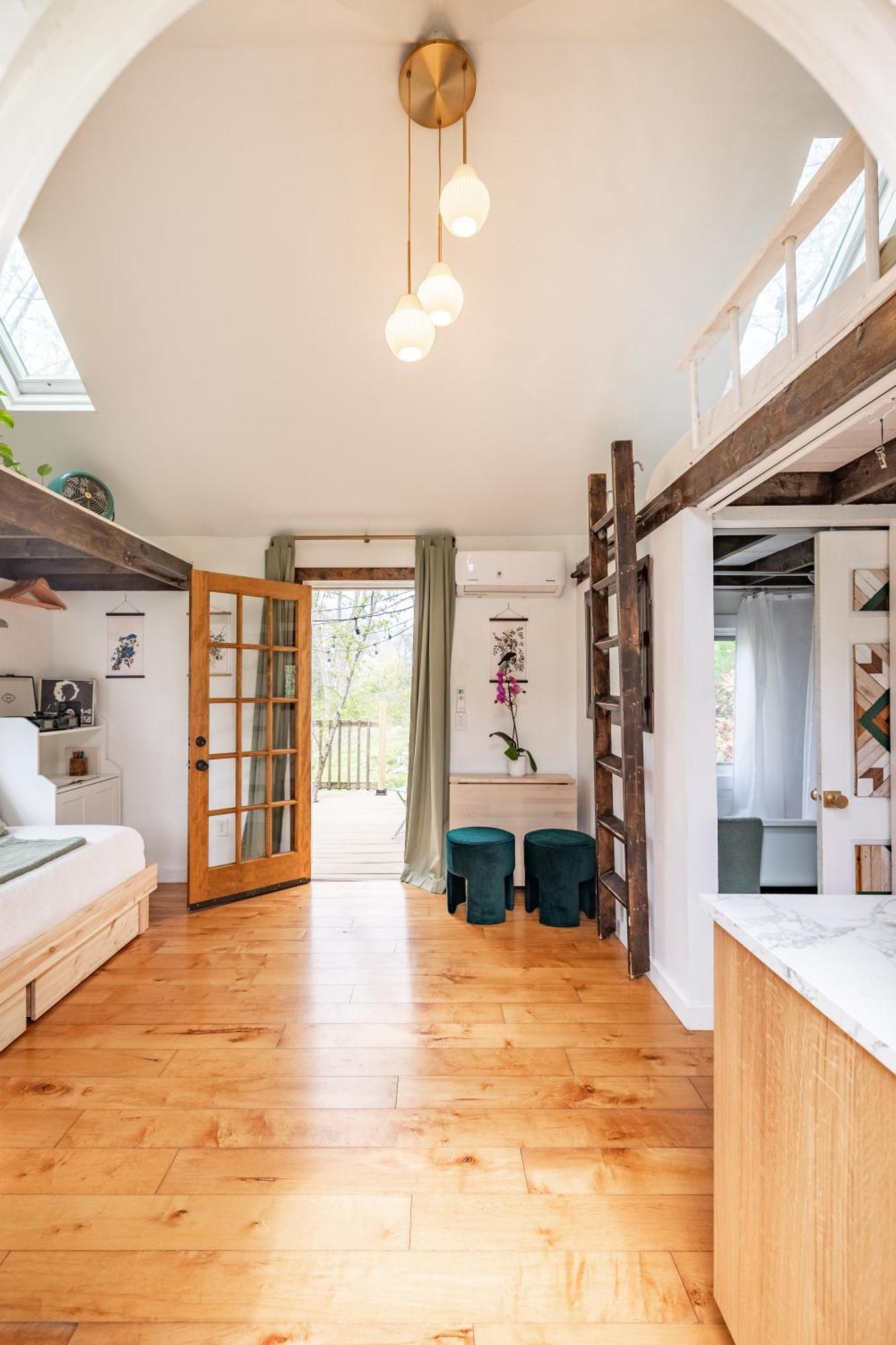 Holiday home Dreamy Tiny House With Hot Tub And Garden Patio