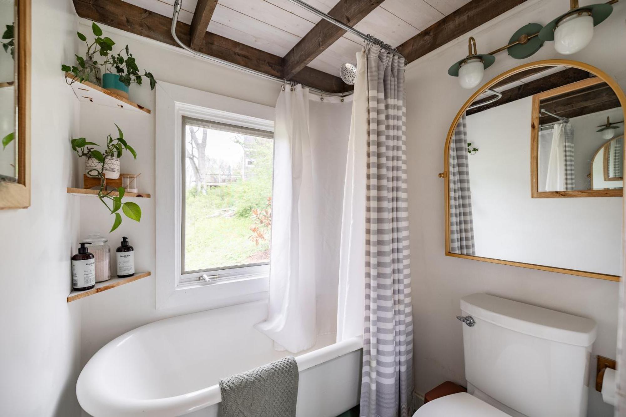 Holiday home Dreamy Tiny House With Hot Tub And Garden Patio *