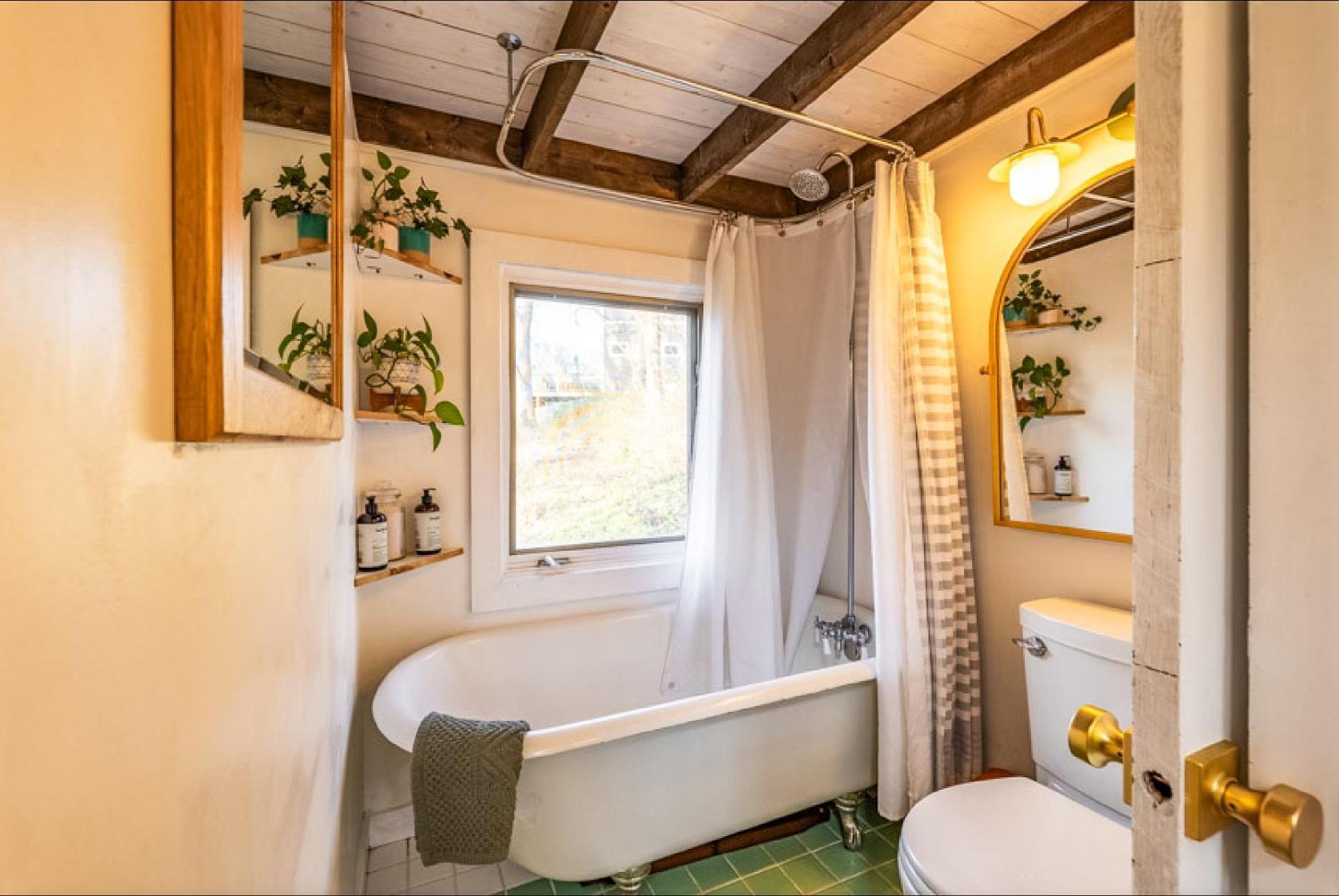 Holiday home Dreamy Tiny House With Hot Tub And Garden Patio
