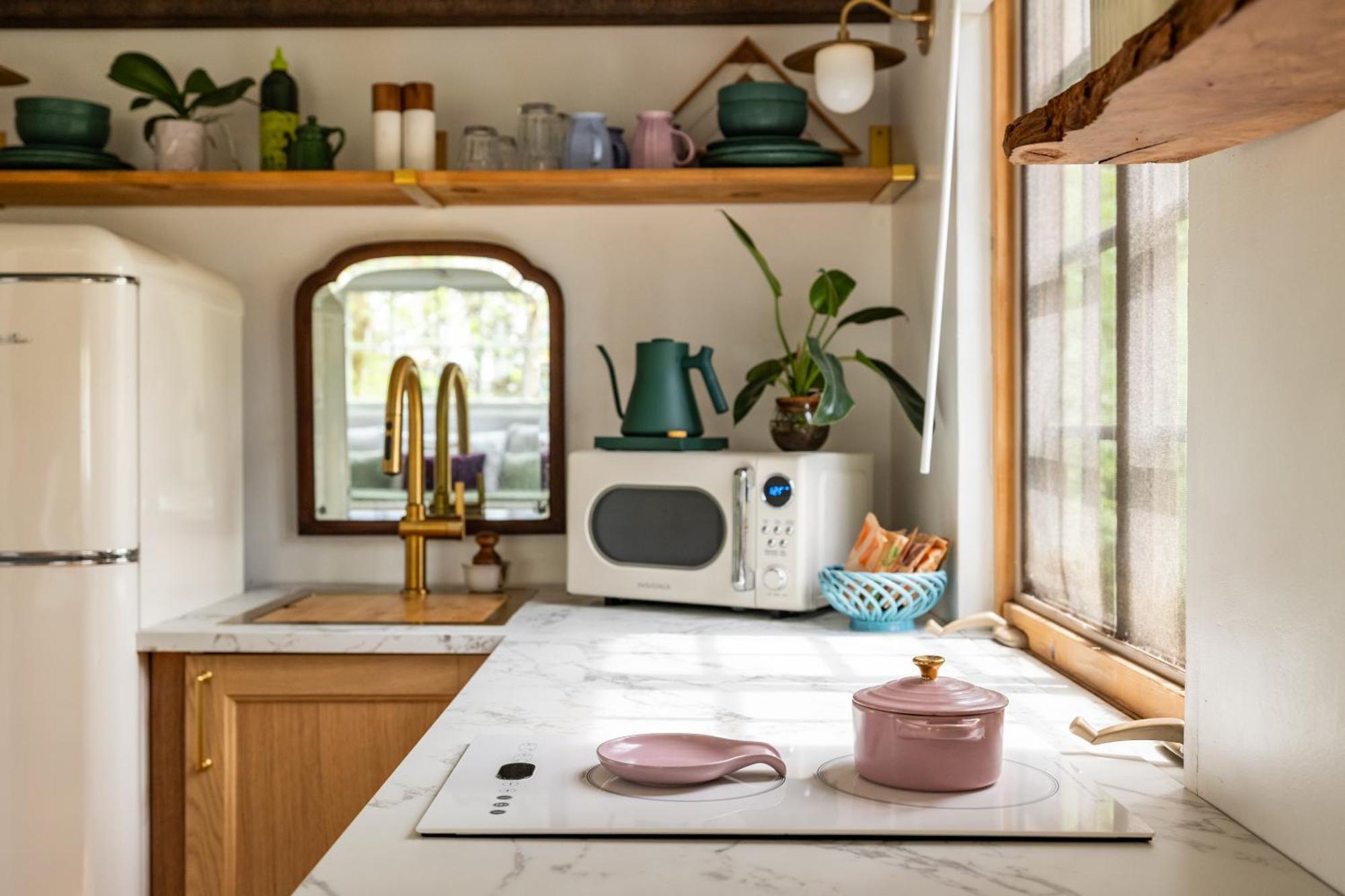 Dreamy Tiny House With Hot Tub And Garden Patio Holiday home *