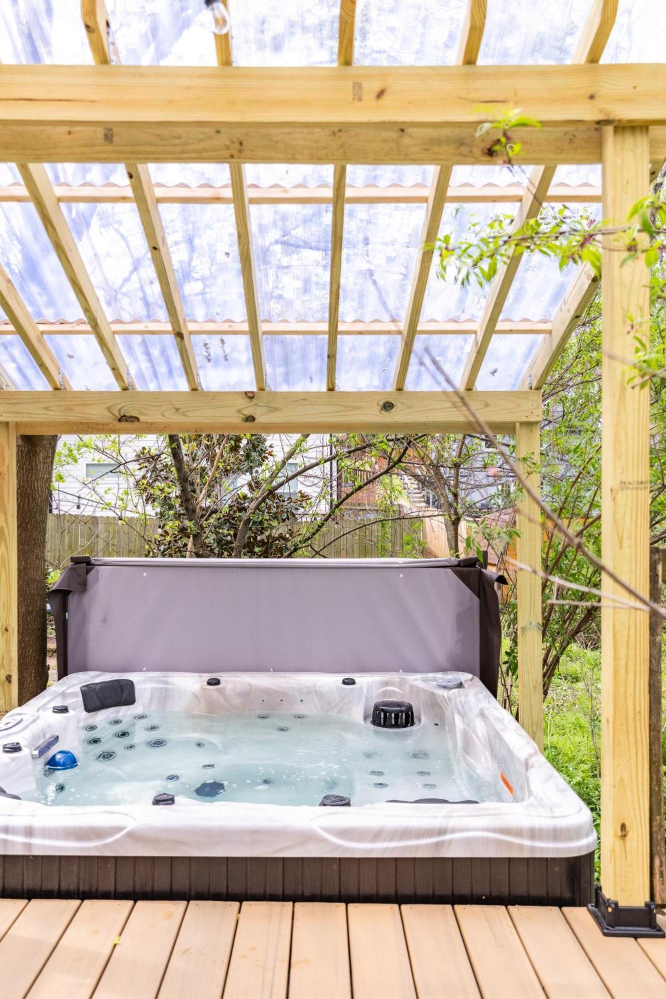 Holiday home Dreamy Tiny House With Hot Tub And Garden Patio Nashville