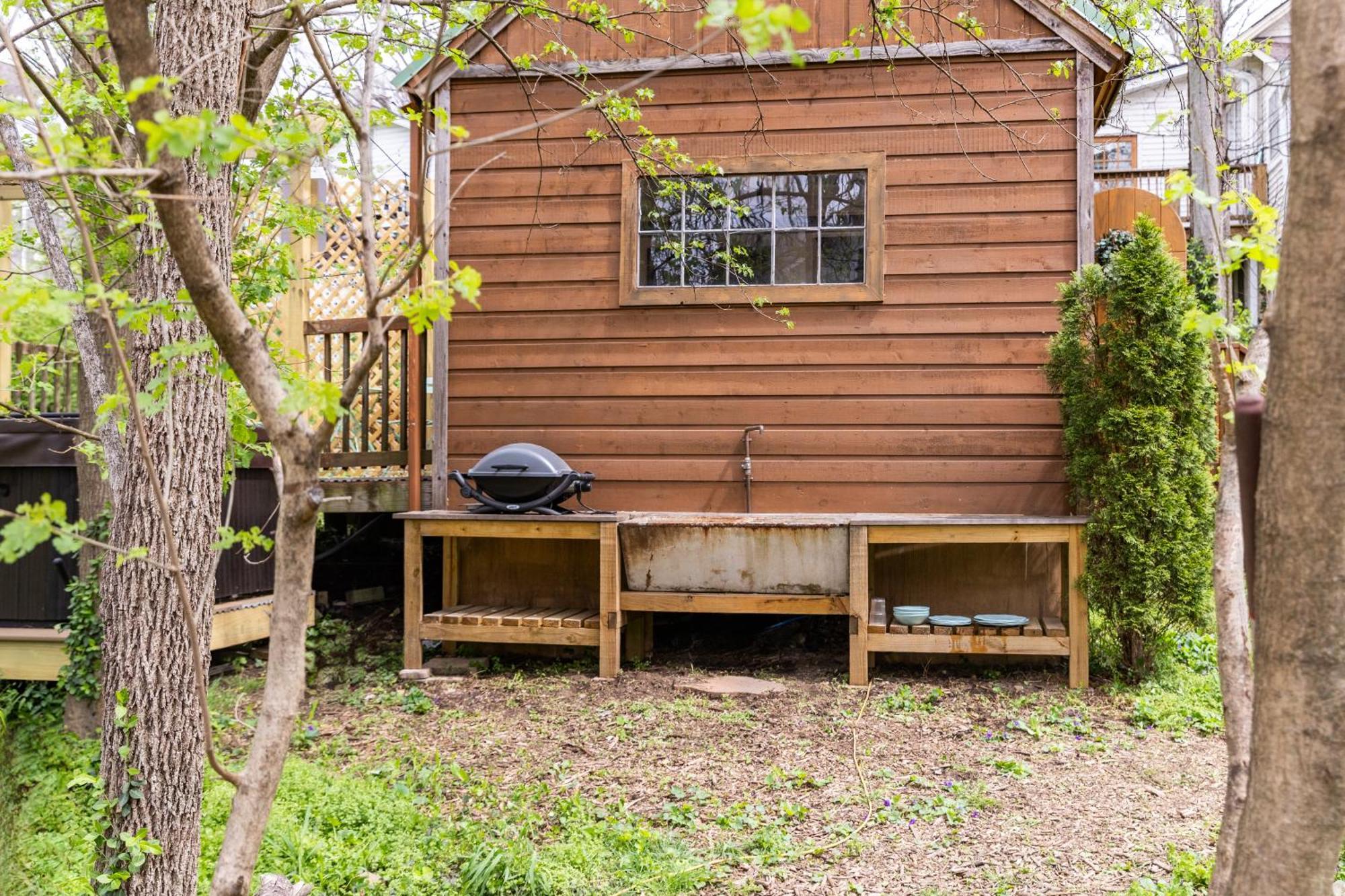 Holiday home Dreamy Tiny House With Hot Tub And Garden Patio Nashville