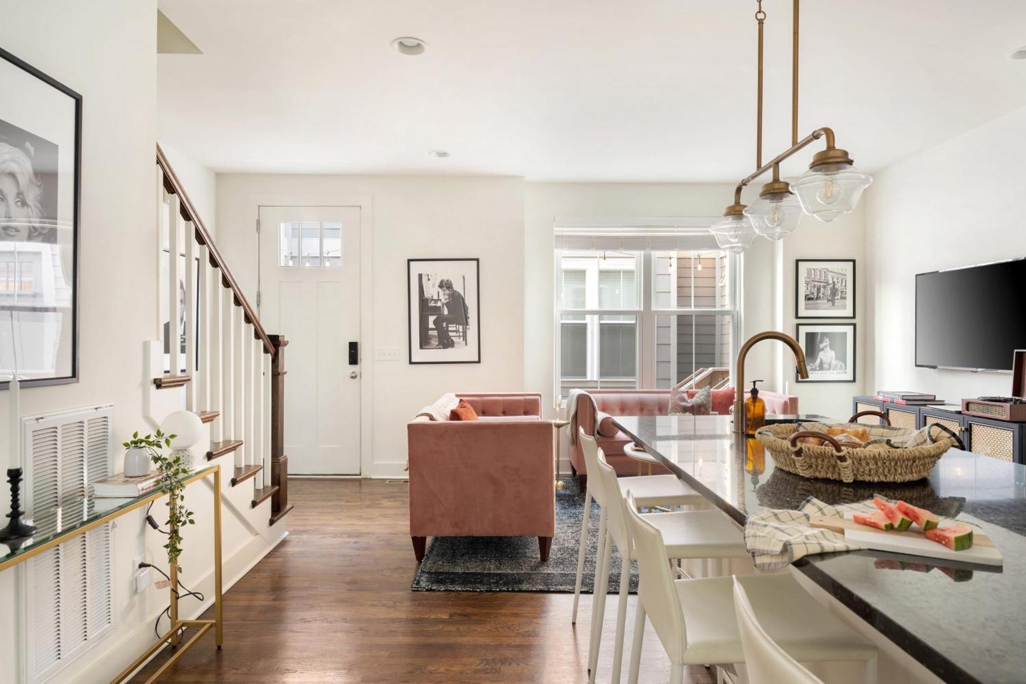 Apartment Hart Buyout 8 By Avantstay Two Town W Stunning Amenities Design Nashville