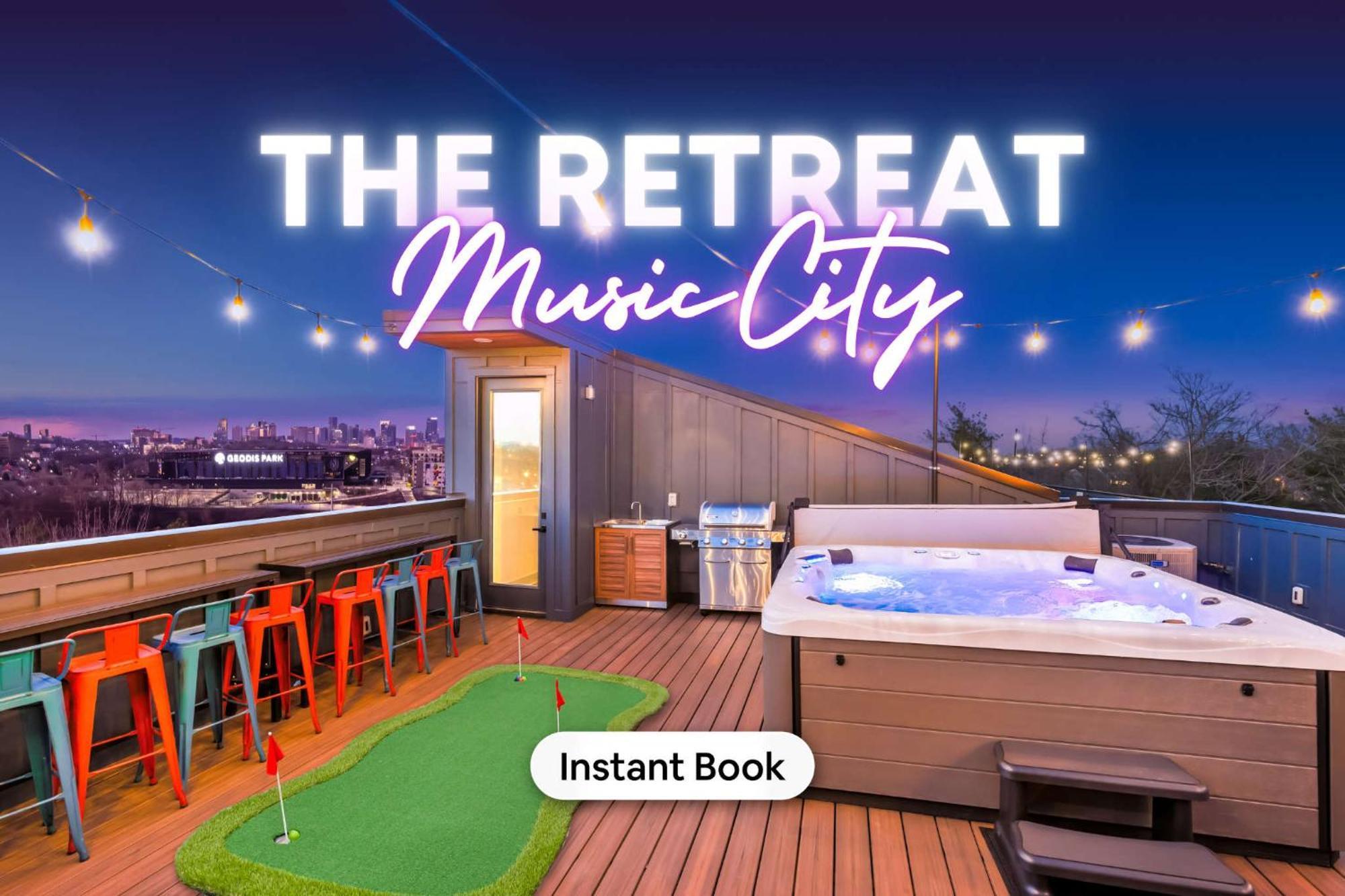 Holiday home Luxury Hot Tub & Rooftop Deck Downtown