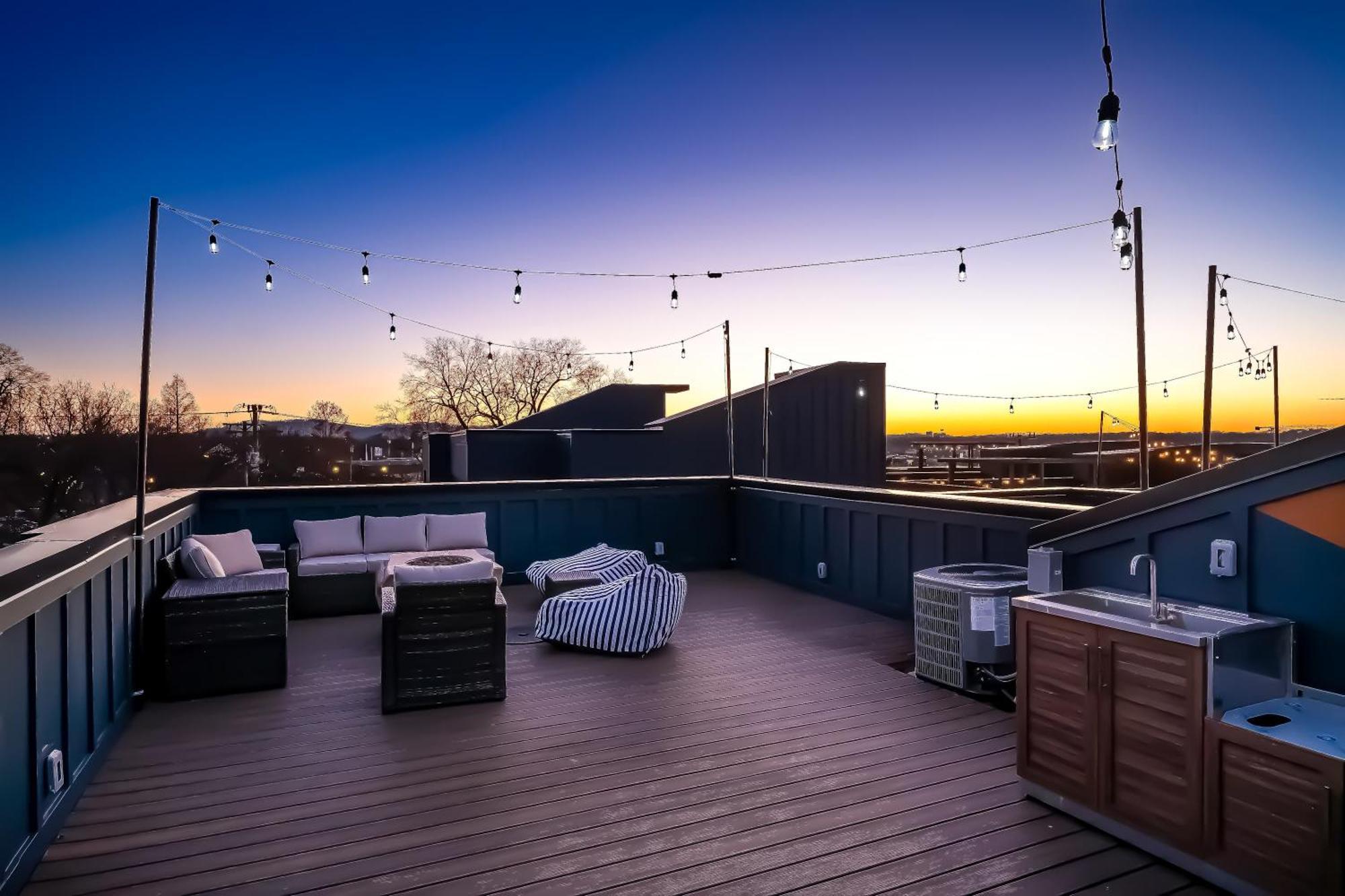 Twin Homes Rooftop Deck Hot Tub Outdoor Kitchen