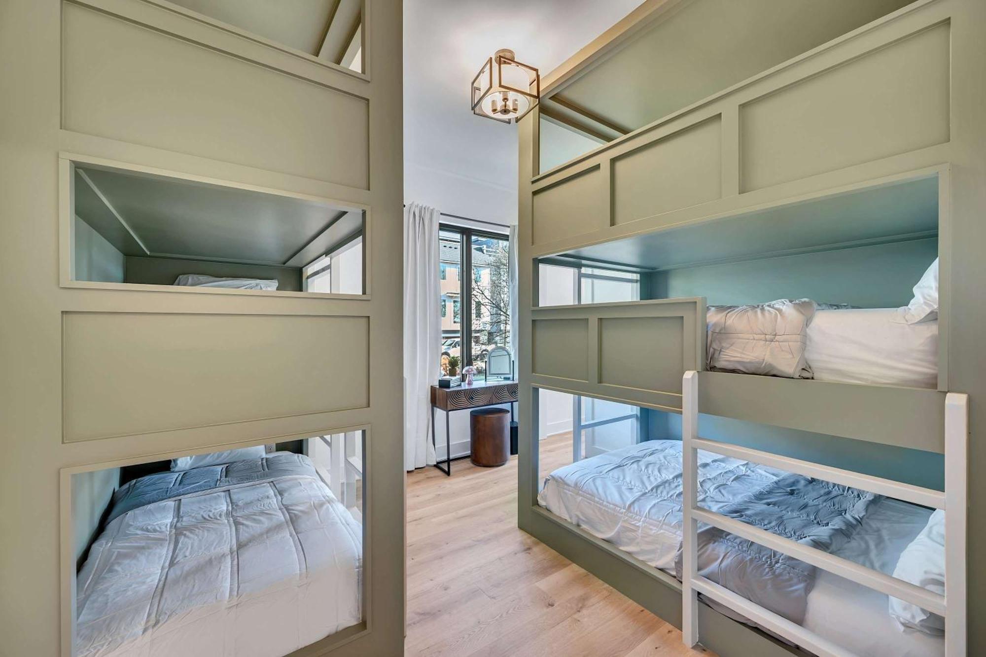 Twin Homes Rooftop Deck Hot Tub Outdoor Kitchen Holiday home